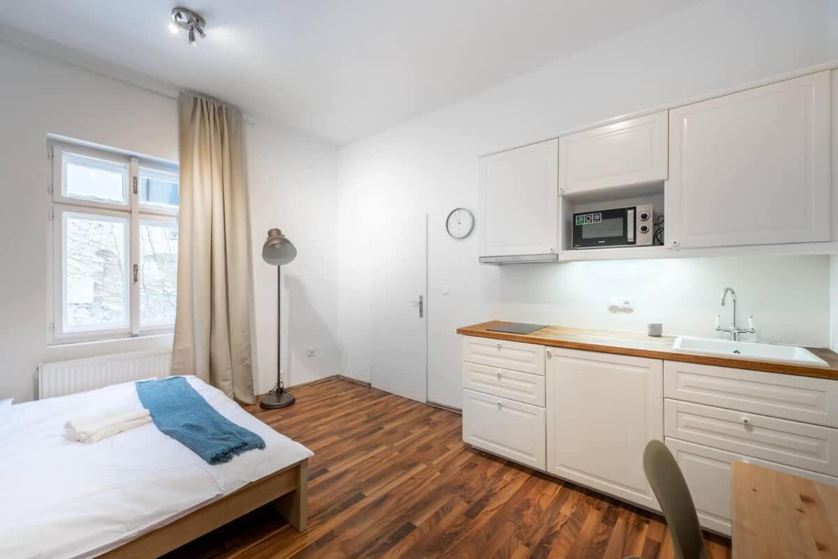 Adorable Cozy In Apartment