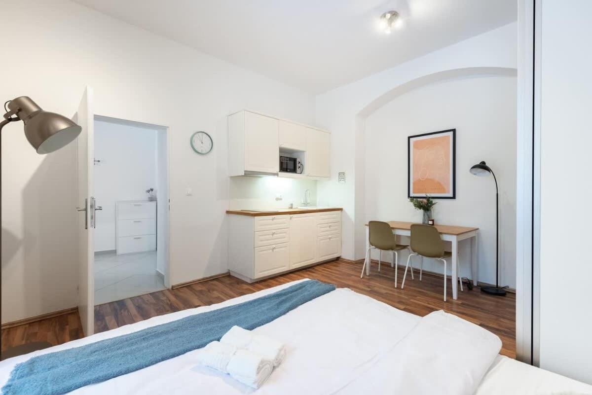 Adorable Cozy In Apartment *
